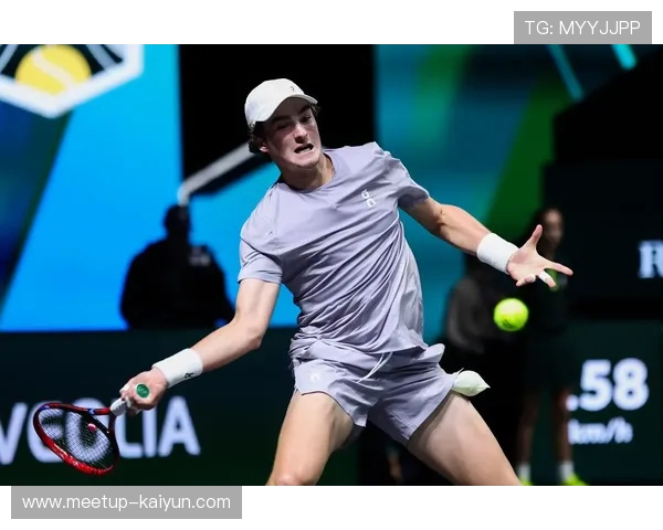 新一轮网球大师赛激战正酣 全球顶级选手争夺年度最后冠军