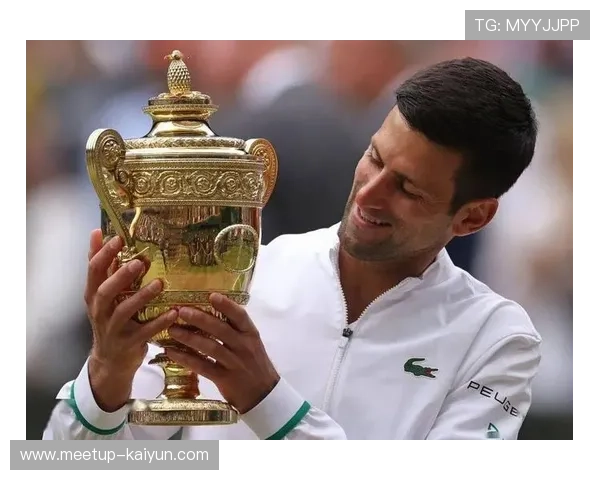 网球大师赛精彩对决 纳达尔逆转胜费德勒冲击第20冠