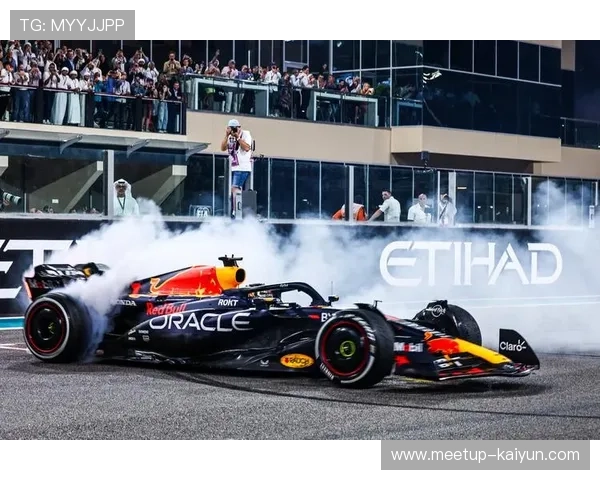 F1赛季最新动态:红牛车队称霸,梅赛德斯和法拉利挑战加剧 F1赛季最新动态:红牛车队称霸,梅赛德斯和法拉利挑战加剧