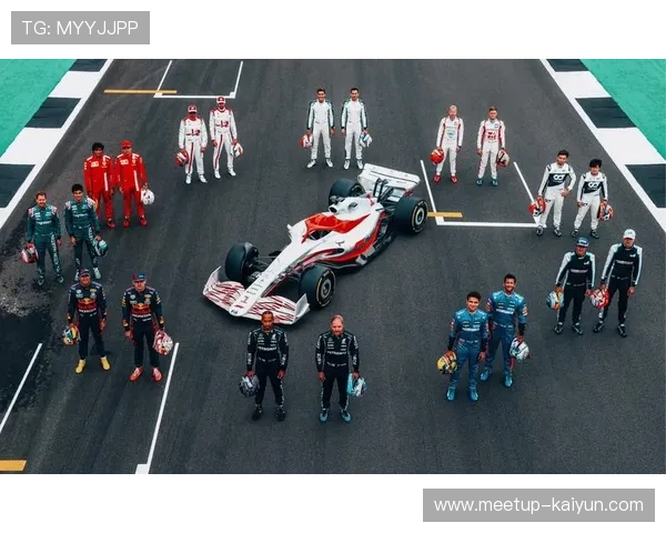 F1赛季重燃战火 汉密尔顿与维斯塔潘争锋再度激烈碰撞