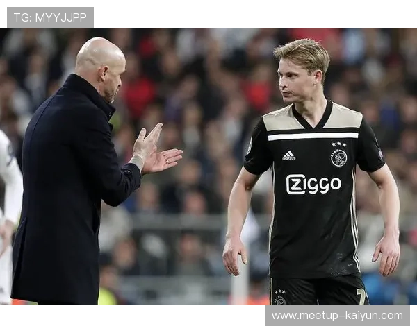 巴萨财务压力下德容留队前景分析与球队重建影响